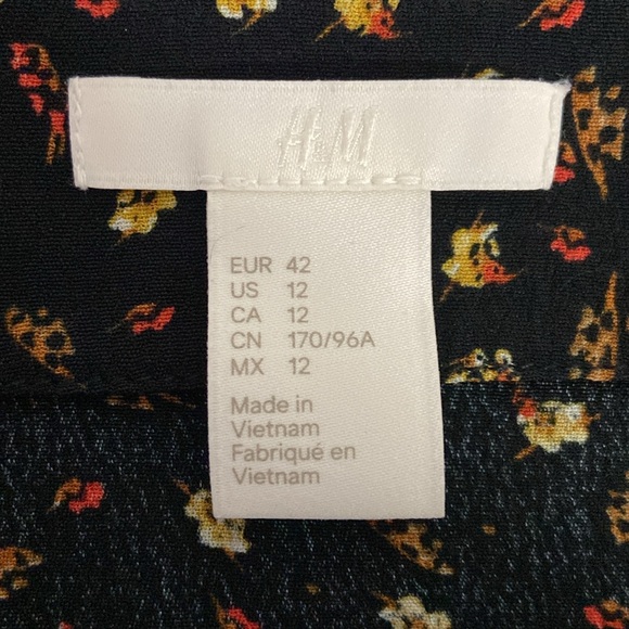 Adorable H&M Top - Picture 4 of 4